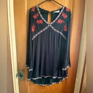 Beautiful tunic top women’s size L